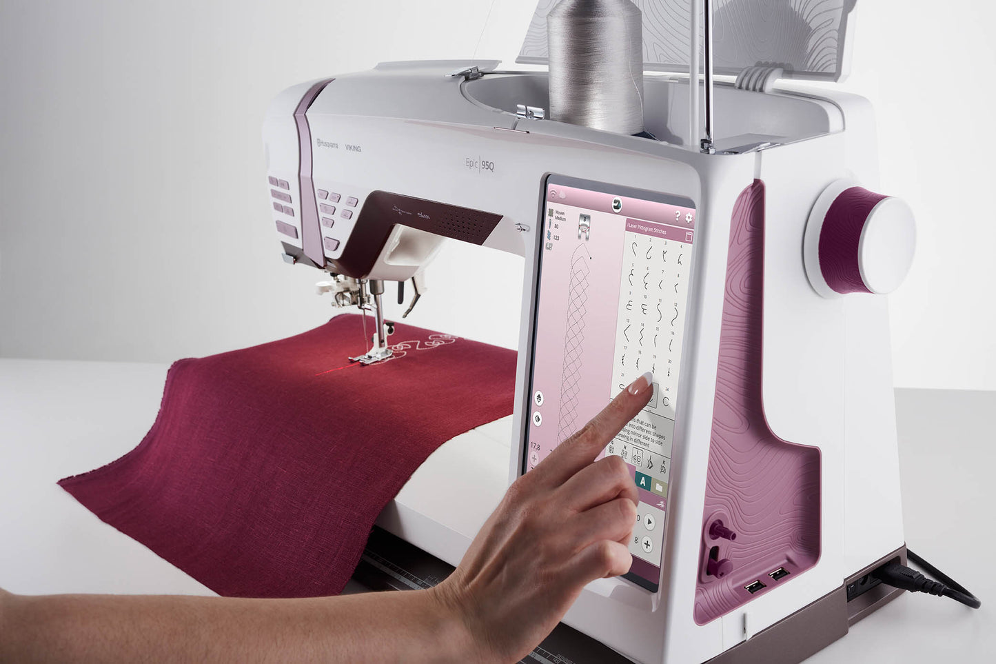 Husqvarna Viking - Epic95Q (Floor Model)