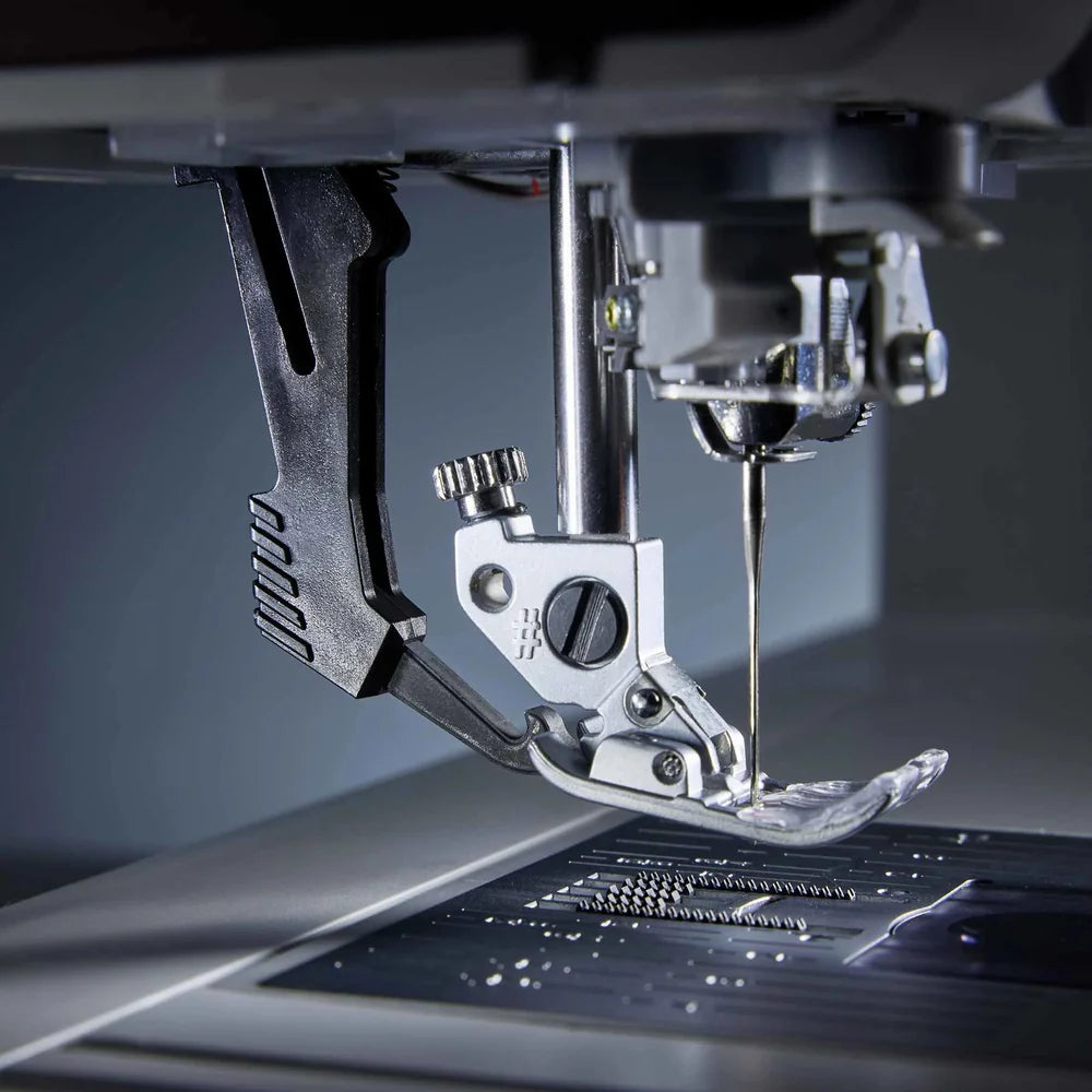 PFAFF - Expression 715